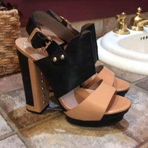 Vince Camuto platform sandals -beige  black size 8